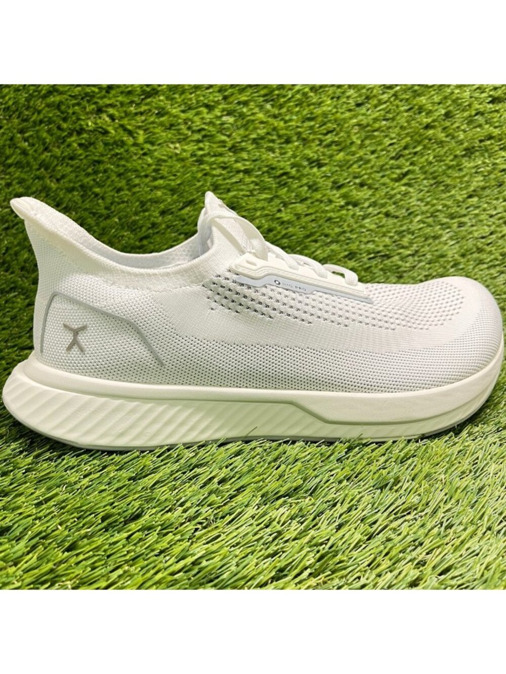 Flux Adapt Runner H2O Pro White Mens Size 10.5 Athletic Running Shoes Sneakers